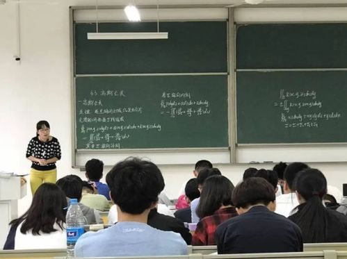 985高校副教授晒年薪,公积金顶普通人月薪,网友 不愧是在上海